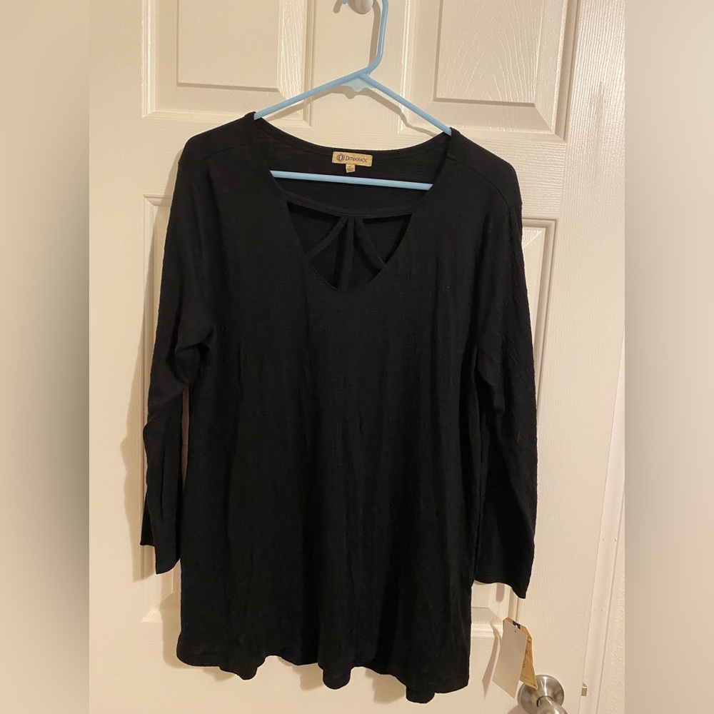 DEMOCRACY Women’s “V-Cutout Tunic Blouse” Size L Black 3/4 Sleeve NWT